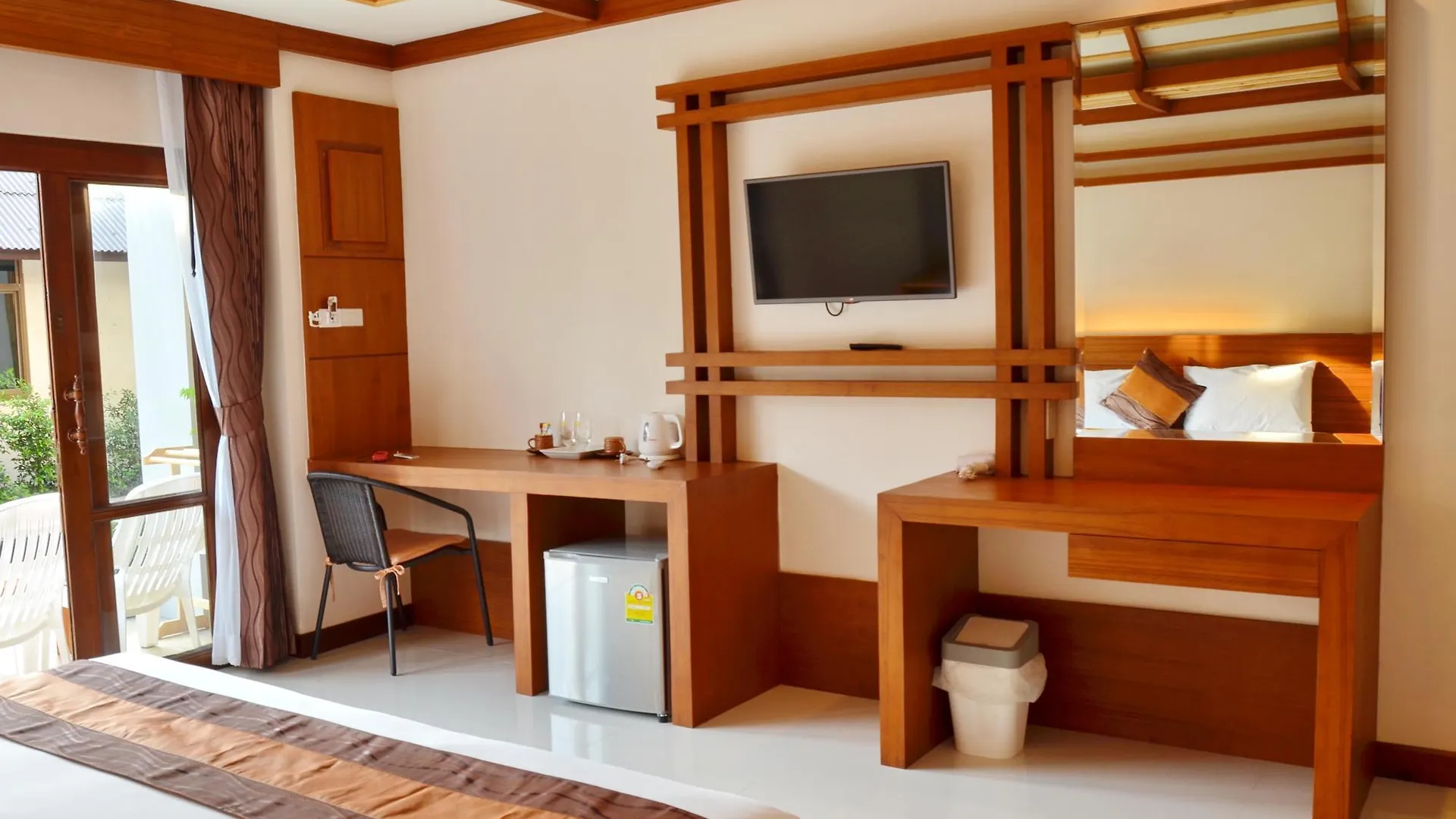 Lanta Miami Resort - Sha Extra Plus Ko Lanta Hotel